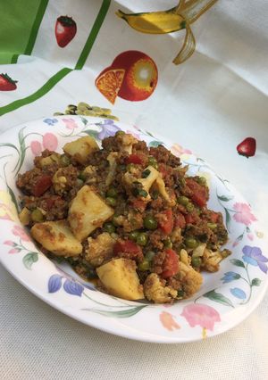 A picture of Qeema with mix veg.