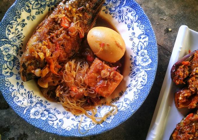 Semur mujair, telur dan tahu