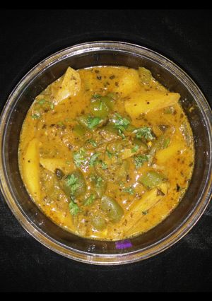 A picture of Aloo Capsicum Gravy.