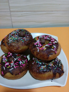 A picture of Festive Doughnuts.
