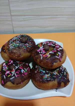 A picture of Festive Doughnuts.