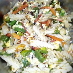 A picture of Egg mix vegetable pasta.