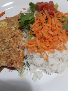 Una foto de Omelette con ensalada