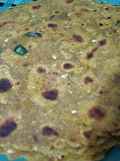દૂધી ના પરાઠા (Dudhi Paratha Recipe In Gujarati) રેસીપી મુખ્ય ફોટો