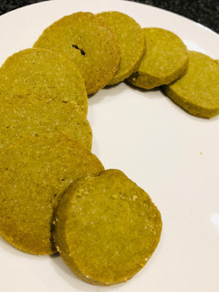 A picture of Green tea (matcha) cookies.