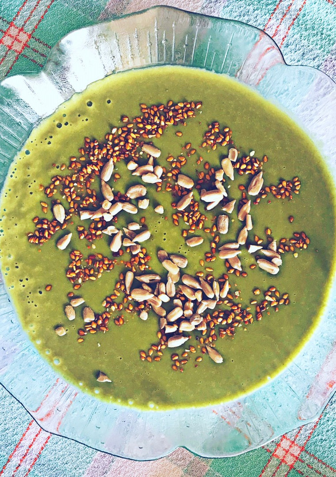 Una foto de Crema de espinacas, calabacín y apio en Thermomix