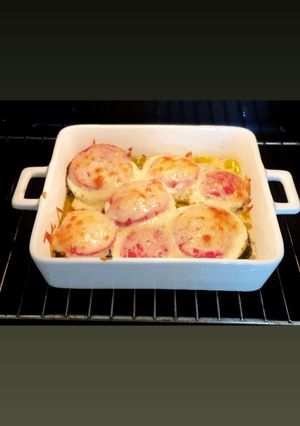 Paradicsomos cukkini fokhagymás tejföllel, sajttal sütve recept fotója