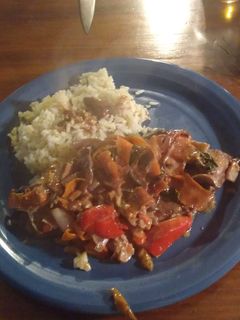 Una foto de Plancheta|Bife a la pimienta/verdura salteada y arroz/ajo/verdeo