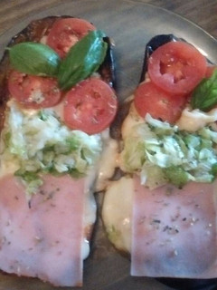 Una foto de Berenjenas a la plancha y a la napolitana