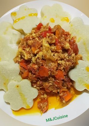 A picture of Boiled yam and egg sauce.