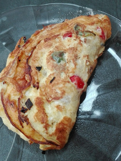 Una foto de Omelette de queso y vegetales