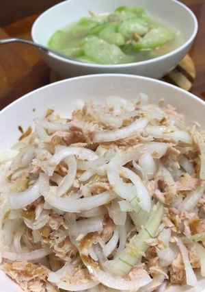 A picture of Tuna and Onion Salad.