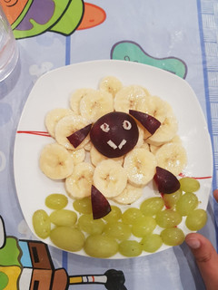 Una foto de Postre de frutas divertidas