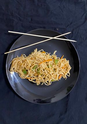 A picture of Spicy Schezwan Hakka Noodles.