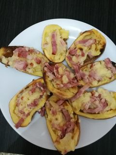 Una foto de Patatas rellenas de bacon y queso