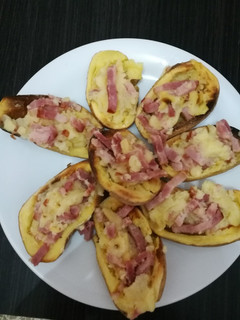 Una foto de Patatas rellenas de bacon y queso