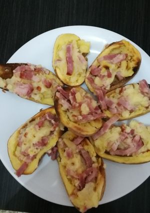 Una foto de Patatas rellenas de bacon y queso