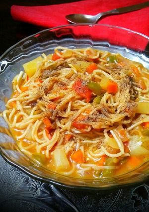 A picture of Veggie Noddles Soup.