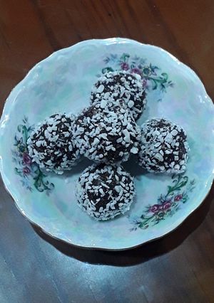 صورة لوصفة كرات جوز الهند بالكاكاو