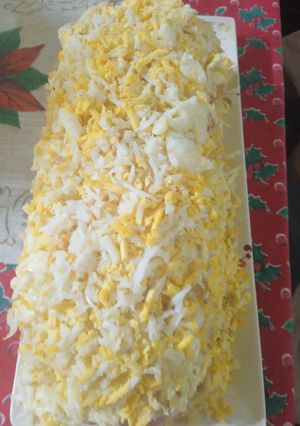 Una foto de Pionono relleno de atún, jamón queso, choclo