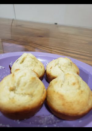 Una foto de Muffins de limón con sobrante de leche de avena y coco