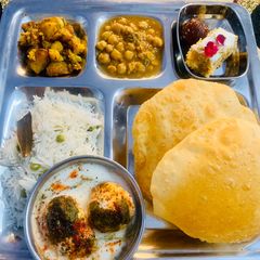 A picture of No Onion Garlic Chole Bhature.