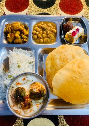 A picture of No Onion Garlic Chole Bhature.
