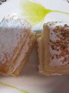 Una foto de Milhojas de merengue y crema pastelera
