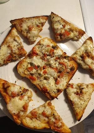 A picture of Pizza bread.