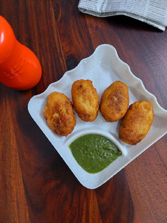 आलू ब्रेड कटलेटस (Aloo bread cutlets recipe in Hindi) रेसिपी मुख्य फोटो