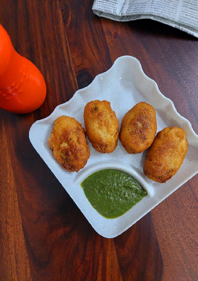 आलू ब्रेड कटलेटस (Aloo bread cutlets recipe in Hindi) रेसिपी मुख्य फोटो