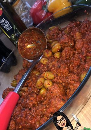 Une photo de Boulettes de bœuf aux olives et sauce tomate