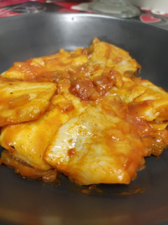 Una foto de 🐟 Merluza con tomate