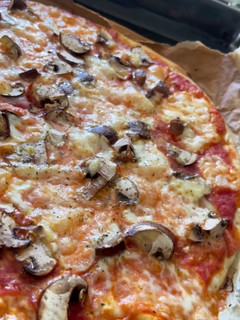 Foto de Pizza de Mozzarella e Cogumelos