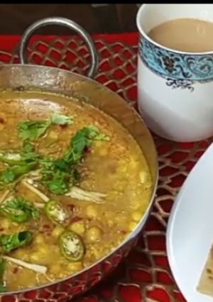A picture of Aloo cholay ka salan (sehri special).