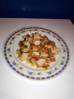Una foto de Pavo marinado al romero con verduras 👩‍🍳