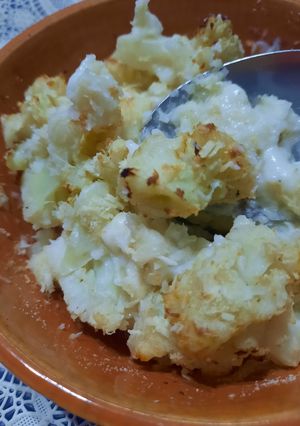 Una foto de Coliflor con salsa blanca en cazuelas
