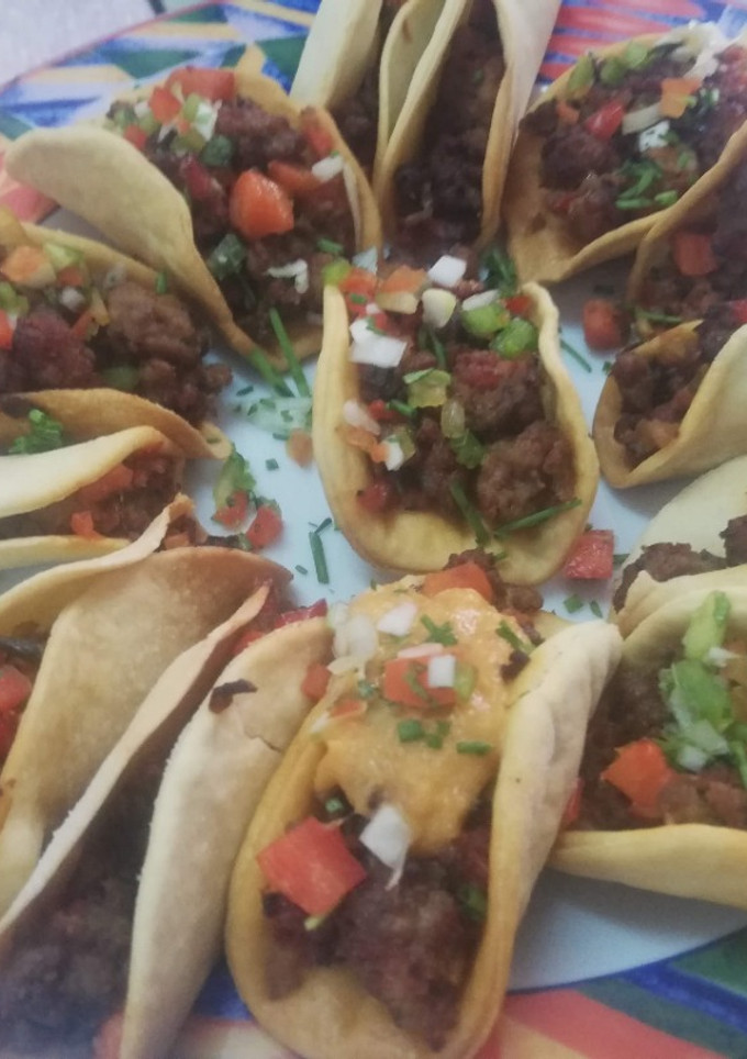 Una foto de Tinga de pollo (tacos mexicanos)