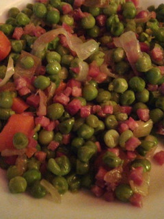 Una foto de Guisantes con zanahorias y jamón