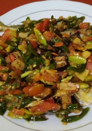 Foto resep Ikan Kembung Sambal Iris Pete