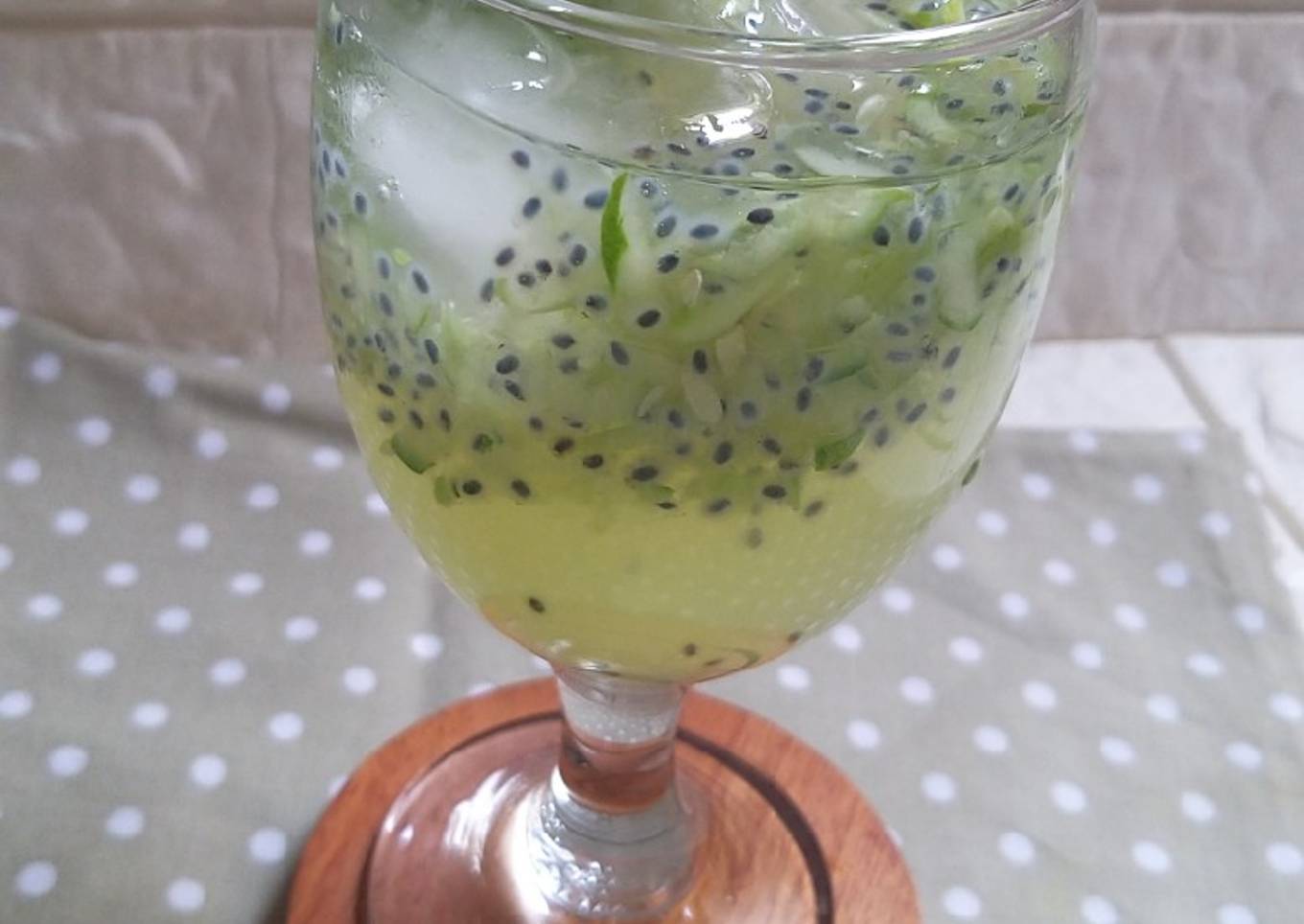 Es Timun Nutrisari Selasih