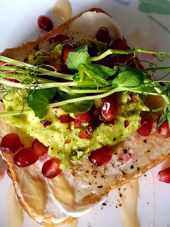 A picture of Avacado on toast.
