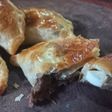 Empanadas de carne cortada a cuchillo con cebolla desflemada