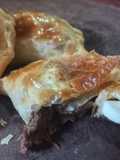 Empanadas de carne cortada a cuchillo con cebolla desflemada