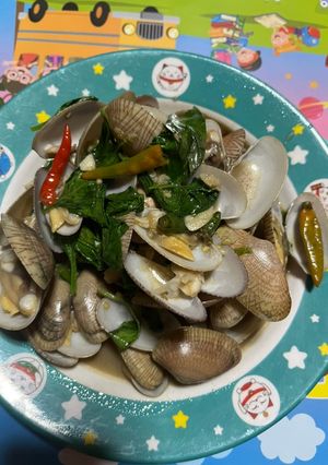 รูปของ ผัดหอยลายใส่ใบโหระพา