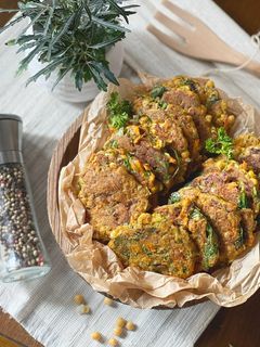 Foto de Pataniscas de Grão de Bico e Legumes