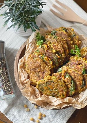 Foto de Pataniscas de Grão de Bico e Legumes
