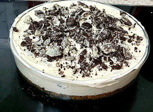 A picture of My Two Oreo & White Chocolate cheesecakes, No Bake. 👌.