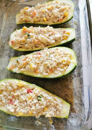 Una foto de Zapallo italiano relleno con salsa blanca