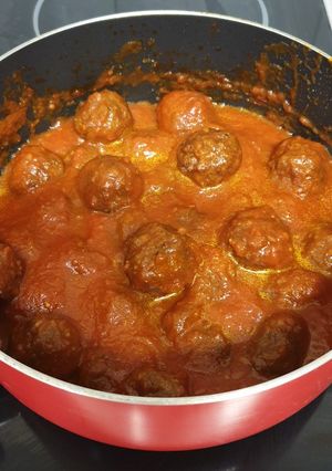 Una foto de Albóndigas con salsa de tomate